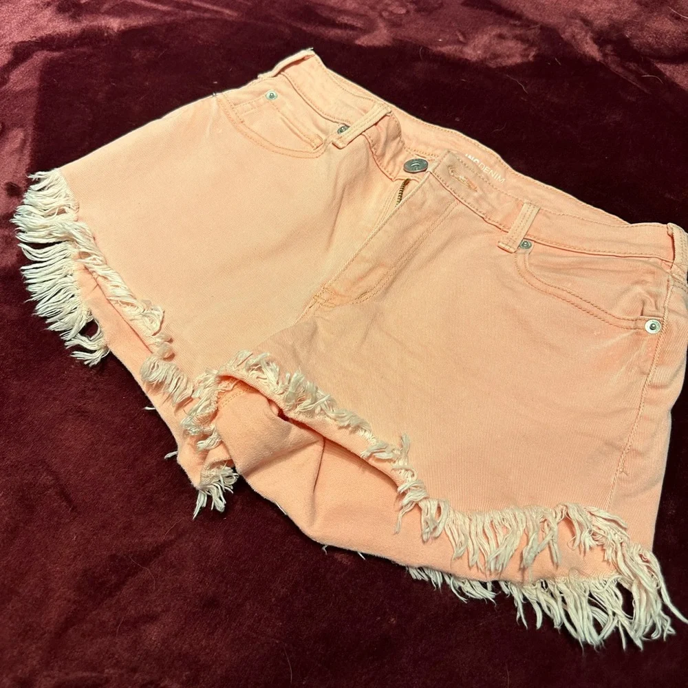 Frayed Hem Peach Denim Shorts for Women